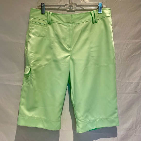 IZOD Green XFG Bermuda Golf Shorts, size 12 - Picture 1 of 7